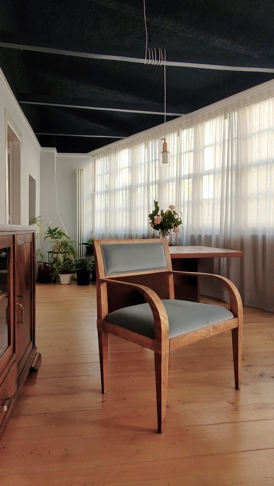 Rénovation d’une maison à Mugardos, vue du séjour. Miguel Camba, architecte