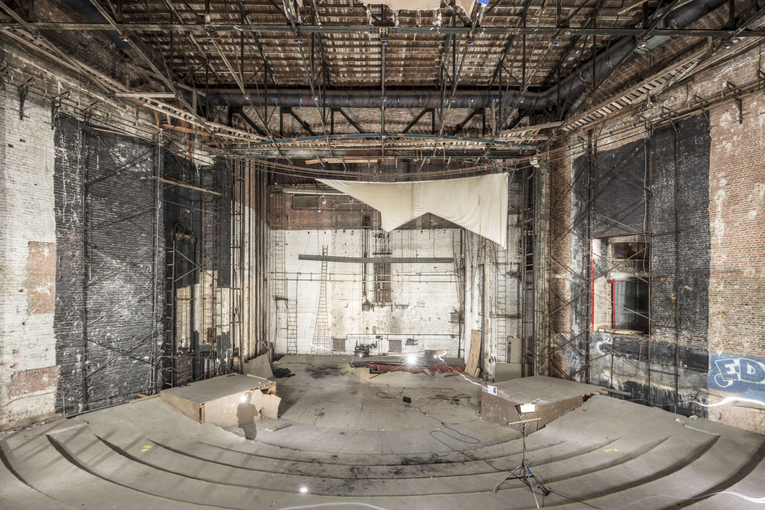 Le Théâtre Variétés dans son état actuel avant début des travaux suivant projet de Ouest & Flores-Prats. Miguel Camba architecte